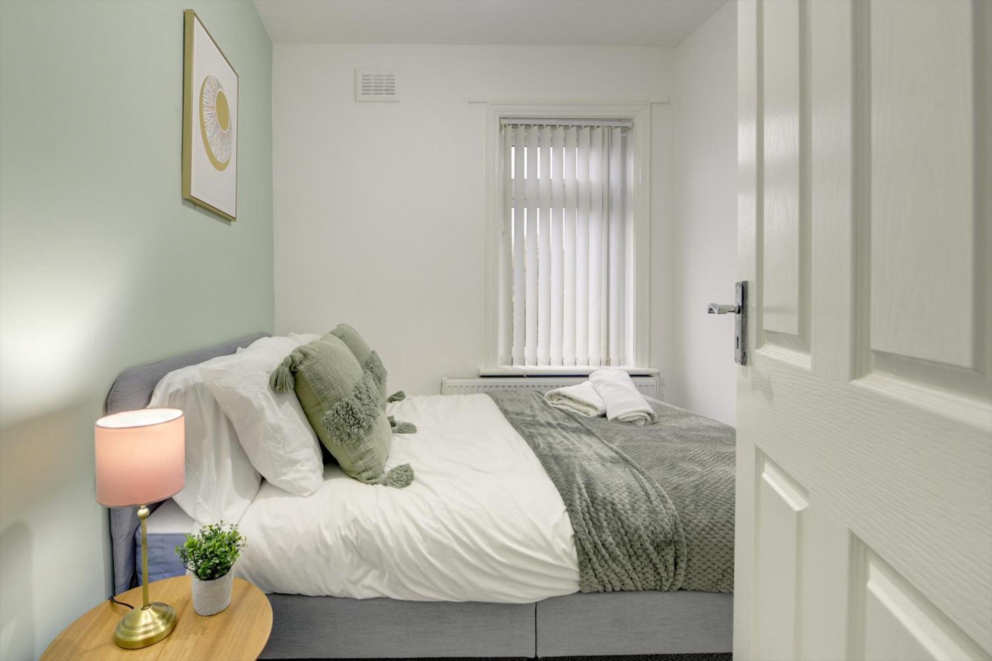 Stunning And Lovely 3 Bed House - Catch 22 Coventry Exterior foto